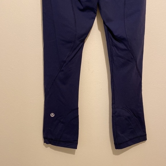 Lululemon navy leggings with back pocket. Size 2 - Picture 6 of 13